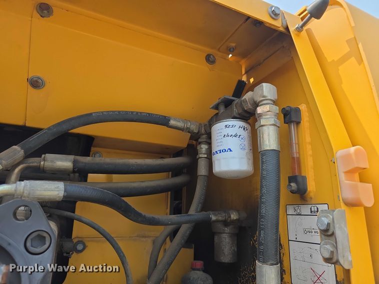 image for item EF3779 2007 Volvo EC240B LC excavator