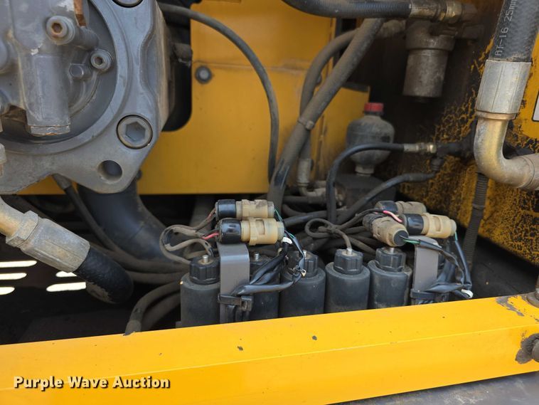 image for item EF3779 2007 Volvo EC240B LC excavator