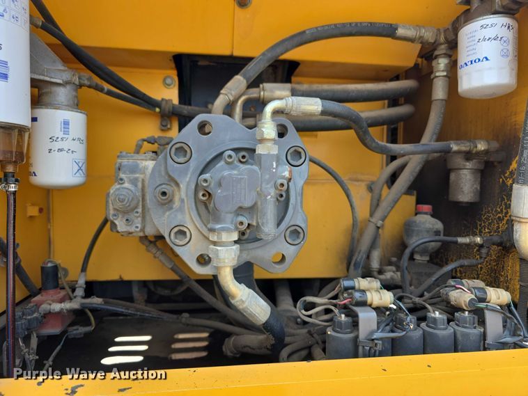 image for item EF3779 2007 Volvo EC240B LC excavator