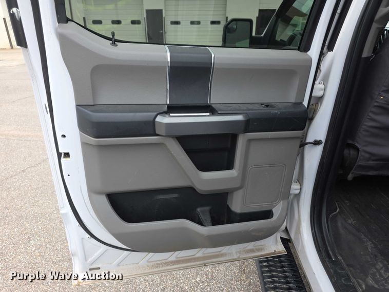 image for item EF3819 2016 Ford F150 XLT SuperCrew pickup truck