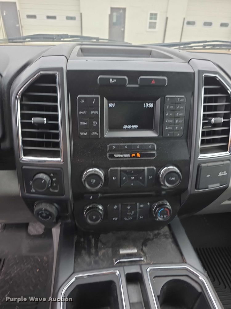 image for item EF3819 2016 Ford F150 XLT SuperCrew pickup truck