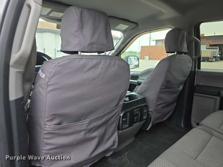 image for item EF3819 2016 Ford F150 XLT SuperCrew pickup truck