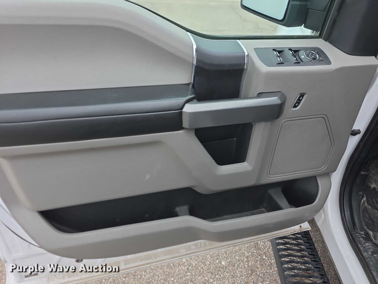 image for item EF3819 2016 Ford F150 XLT SuperCrew pickup truck