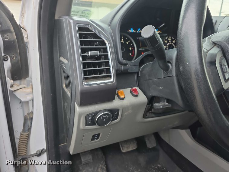 image for item EF3819 2016 Ford F150 XLT SuperCrew pickup truck