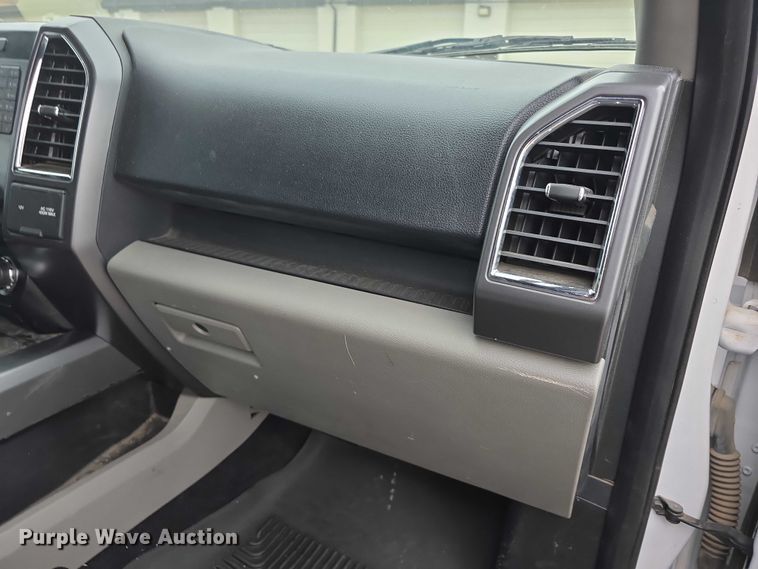 image for item EF3819 2016 Ford F150 XLT SuperCrew pickup truck