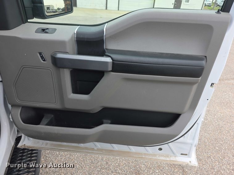 image for item EF3819 2016 Ford F150 XLT SuperCrew pickup truck