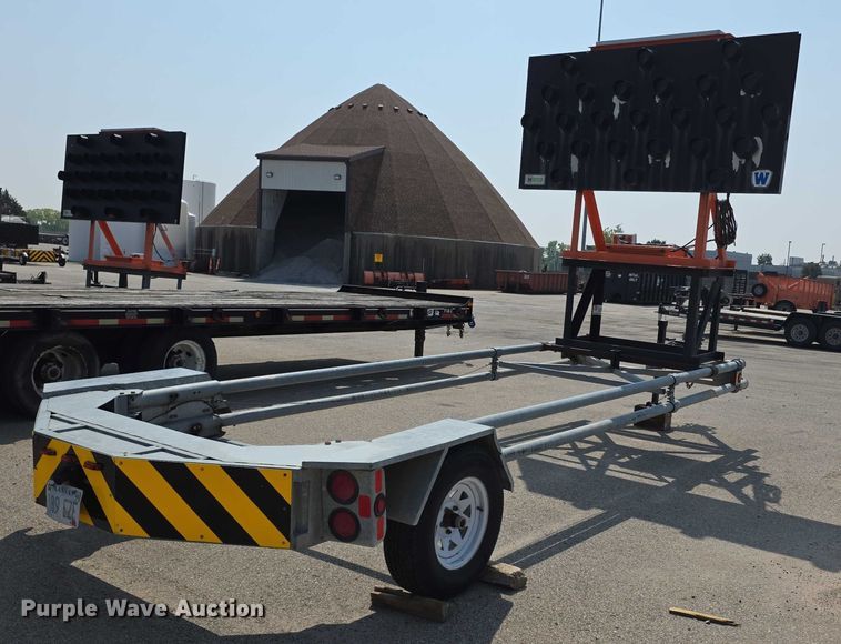 image for item EF3821 2012 Energy Absorption Systems crash attenuator trailer