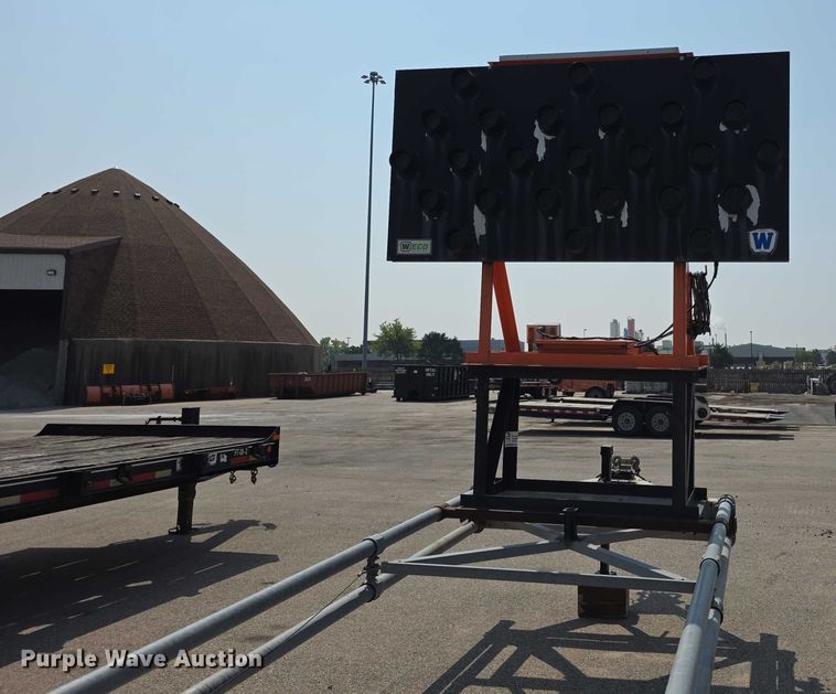 image for item EF3821 2012 Energy Absorption Systems crash attenuator trailer