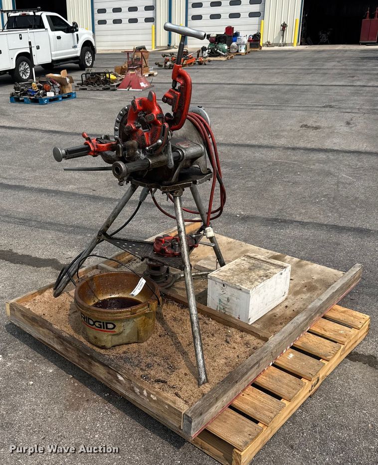 image for item EM8079 Ridgid 300 T2 pipe threader