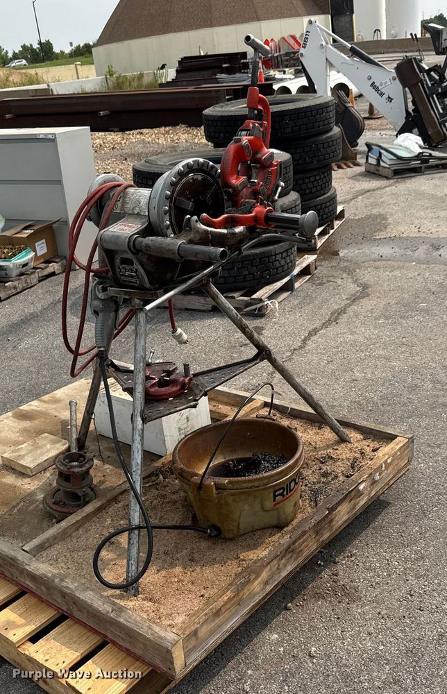 image for item EM8079 Ridgid 300 T2 pipe threader