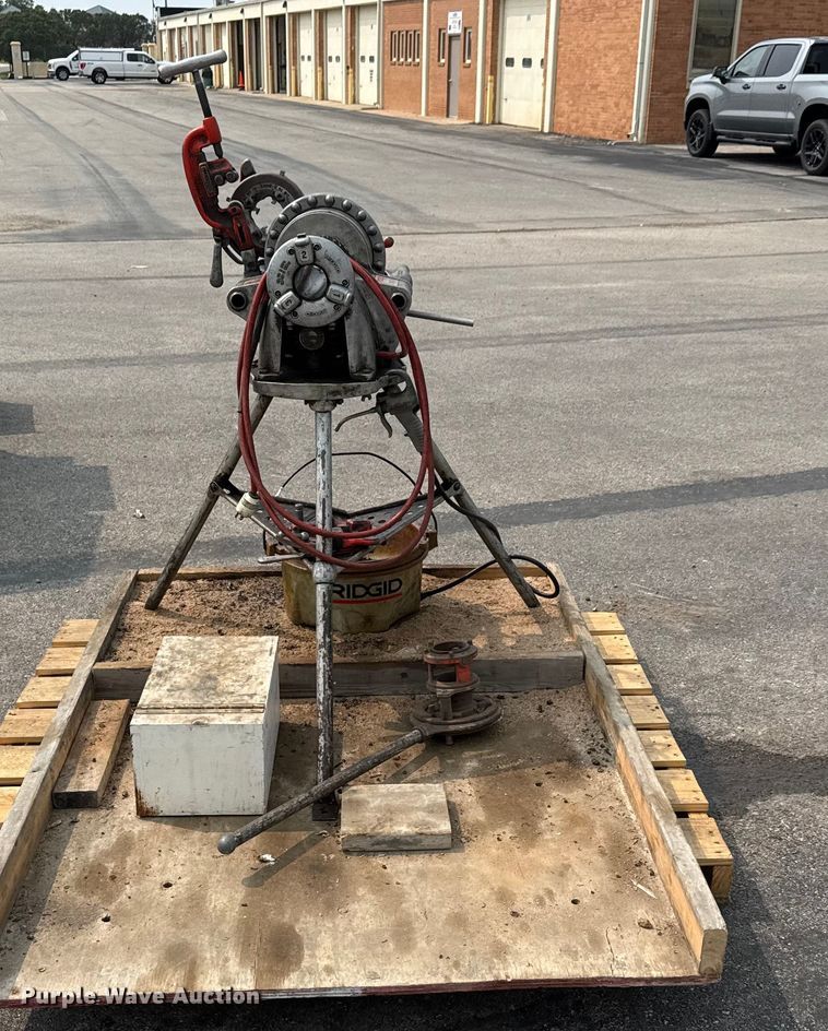 image for item EM8079 Ridgid 300 T2 pipe threader