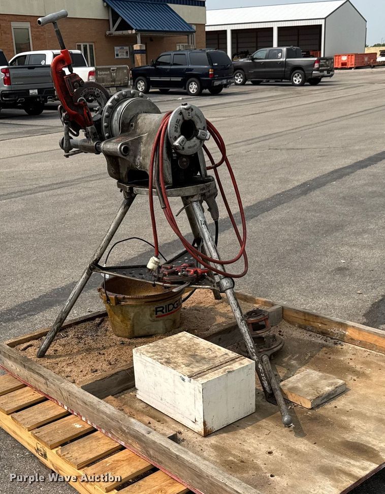 image for item EM8079 Ridgid 300 T2 pipe threader