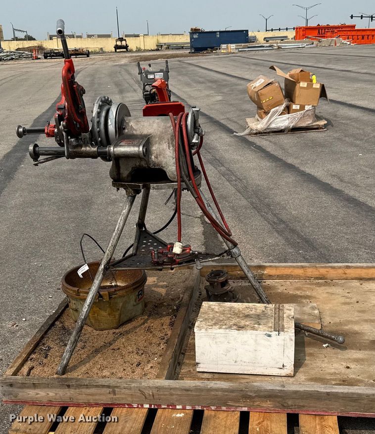 image for item EM8079 Ridgid 300 T2 pipe threader