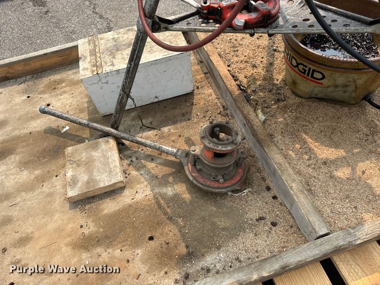 image for item EM8079 Ridgid 300 T2 pipe threader