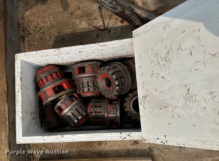 image for item EM8079 Ridgid 300 T2 pipe threader