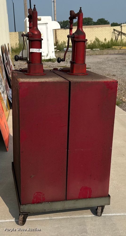 image for item EM8084 (2) oil tanks