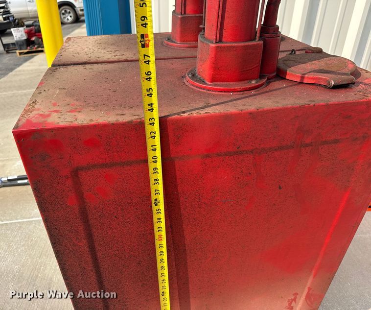 image for item EM8084 (2) oil tanks