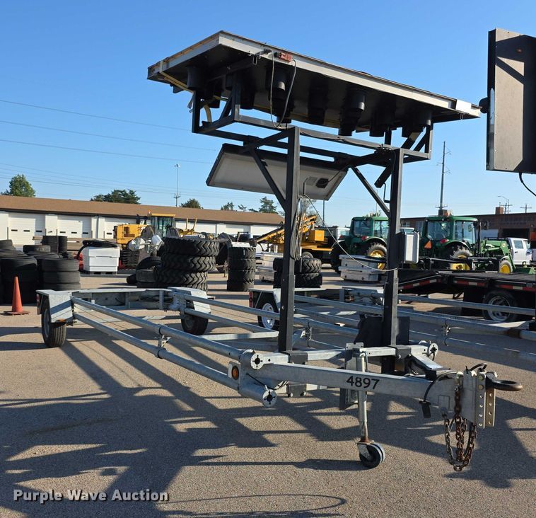 image for item FI0509 2014 Vorteq  VTQTL3  crash attenuator trailer