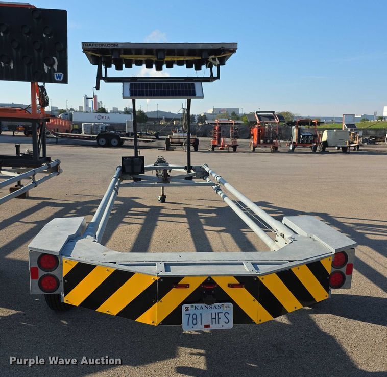 image for item FI0509 2014 Vorteq  VTQTL3  crash attenuator trailer