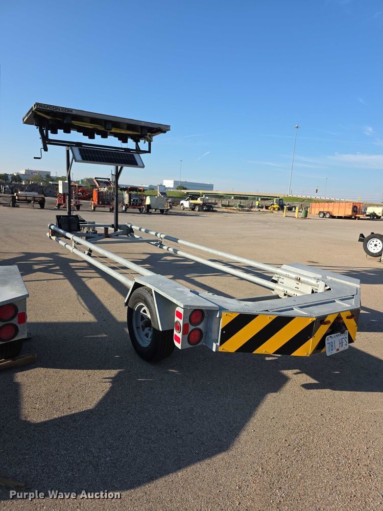 image for item FI0509 2014 Vorteq  VTQTL3  crash attenuator trailer