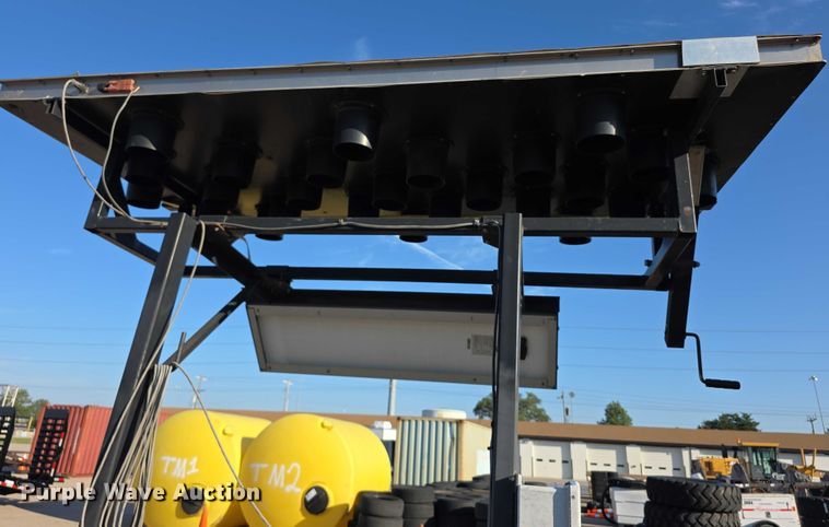 image for item FI0509 2014 Vorteq  VTQTL3  crash attenuator trailer