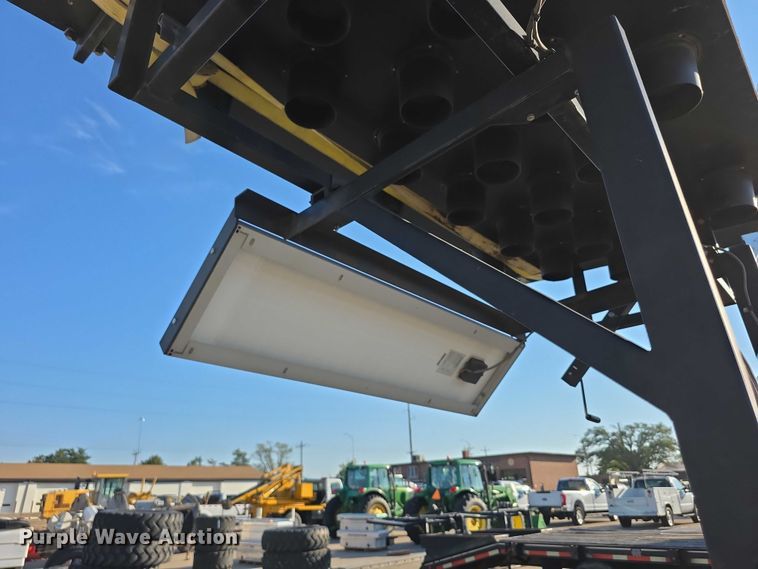 image for item FI0509 2014 Vorteq  VTQTL3  crash attenuator trailer