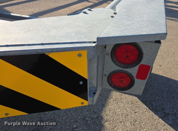 image for item FI0509 2014 Vorteq  VTQTL3  crash attenuator trailer