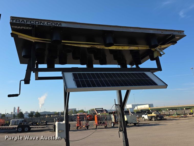 image for item FI0509 2014 Vorteq  VTQTL3  crash attenuator trailer