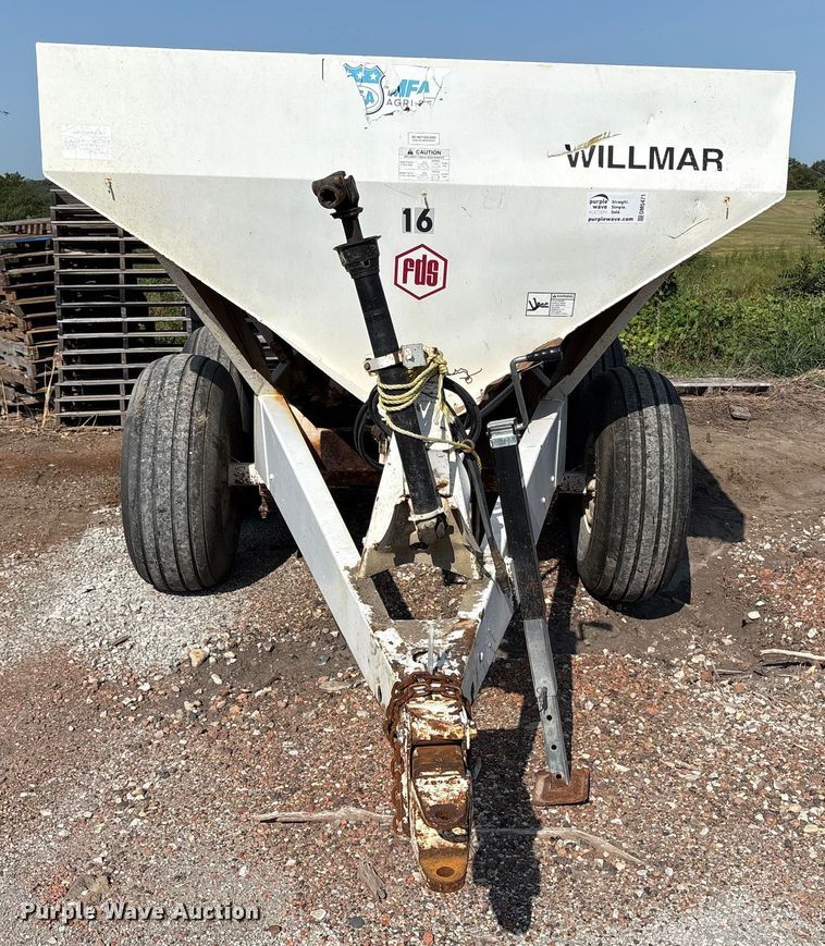 image for item DM5471 Willmar Super 600 spreader