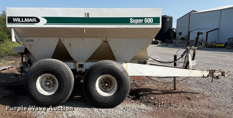 image for item DM5471 Willmar Super 600 spreader