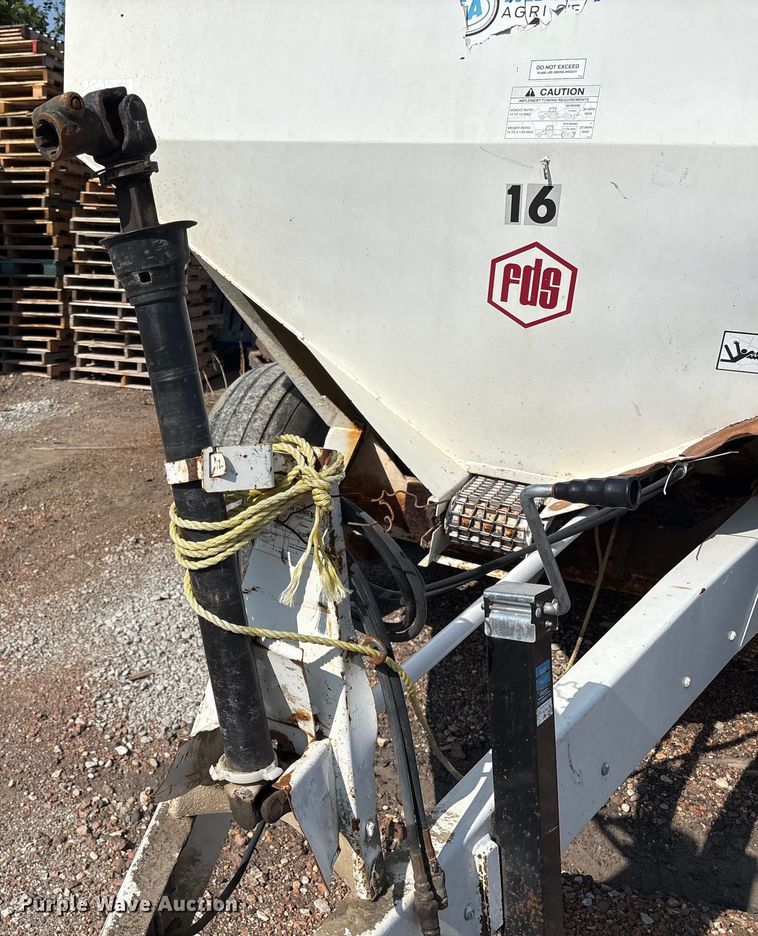 image for item DM5471 Willmar Super 600 spreader