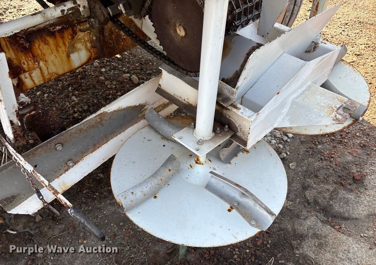 image for item DM5471 Willmar Super 600 spreader