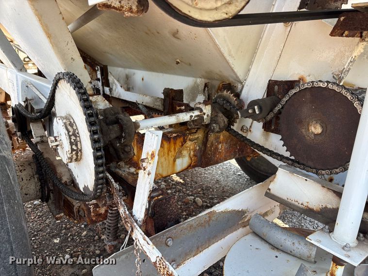 image for item DM5471 Willmar Super 600 spreader