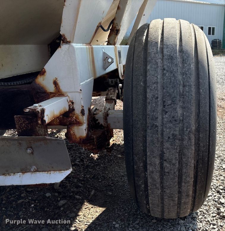 image for item DM5471 Willmar Super 600 spreader