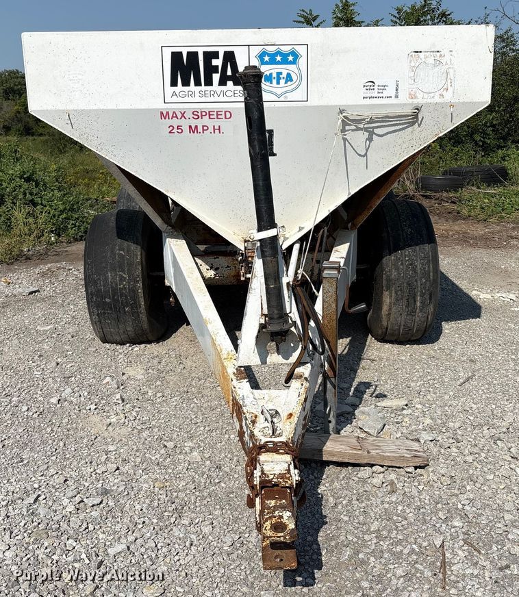 image for item DM5472 Willmar spreader