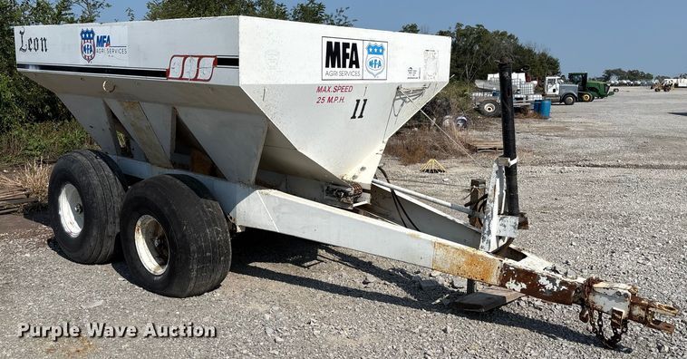 image for item DM5472 Willmar spreader