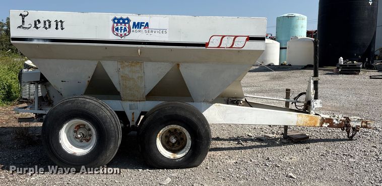 image for item DM5472 Willmar spreader
