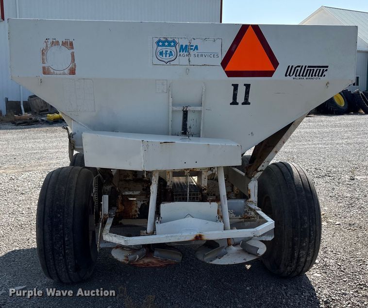 image for item DM5472 Willmar spreader