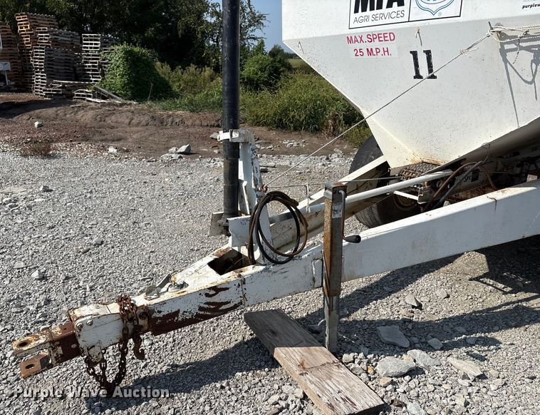 image for item DM5472 Willmar spreader