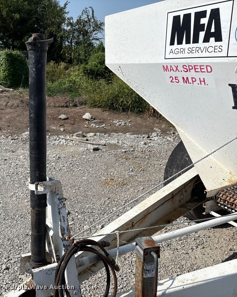 image for item DM5472 Willmar spreader