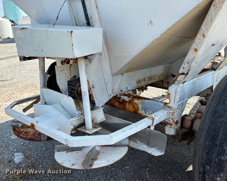image for item DM5472 Willmar spreader