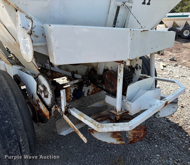 image for item DM5472 Willmar spreader