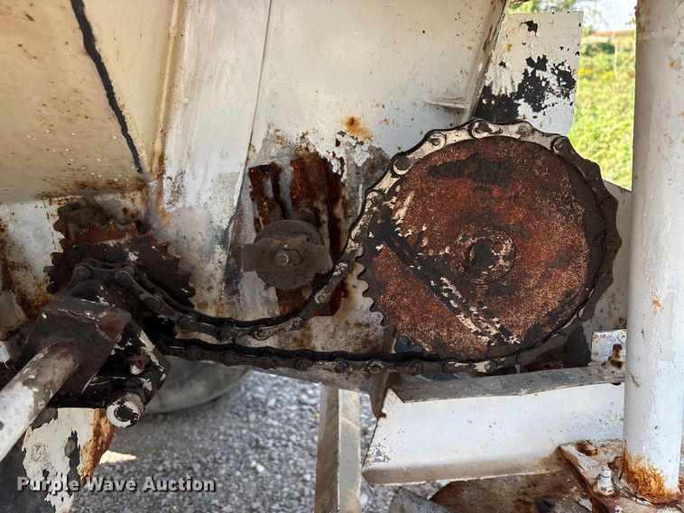 image for item DM5472 Willmar spreader