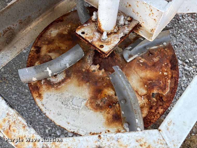 image for item DM5472 Willmar spreader