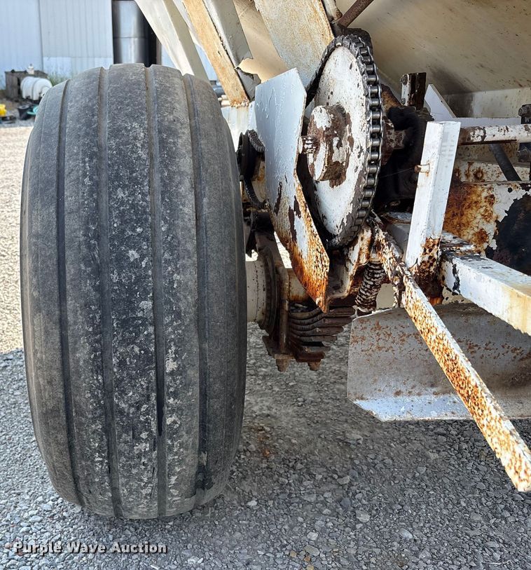 image for item DM5472 Willmar spreader