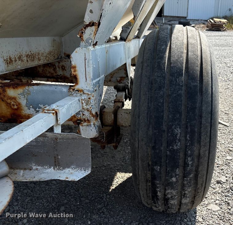 image for item DM5472 Willmar spreader