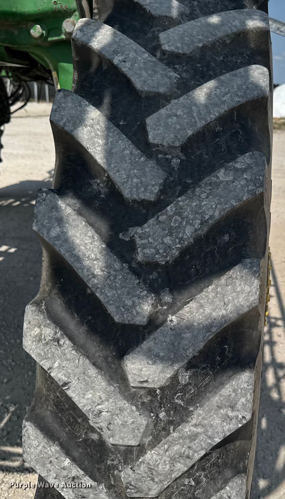 image for item DM5475 2011 John Deere 4730 sprayer