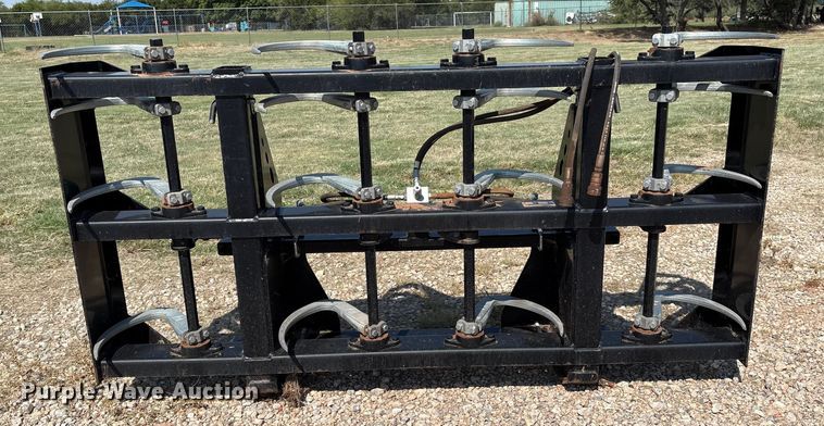 image for item DO1181 2022 Marcrest BGHD42 bale accumulator grapple