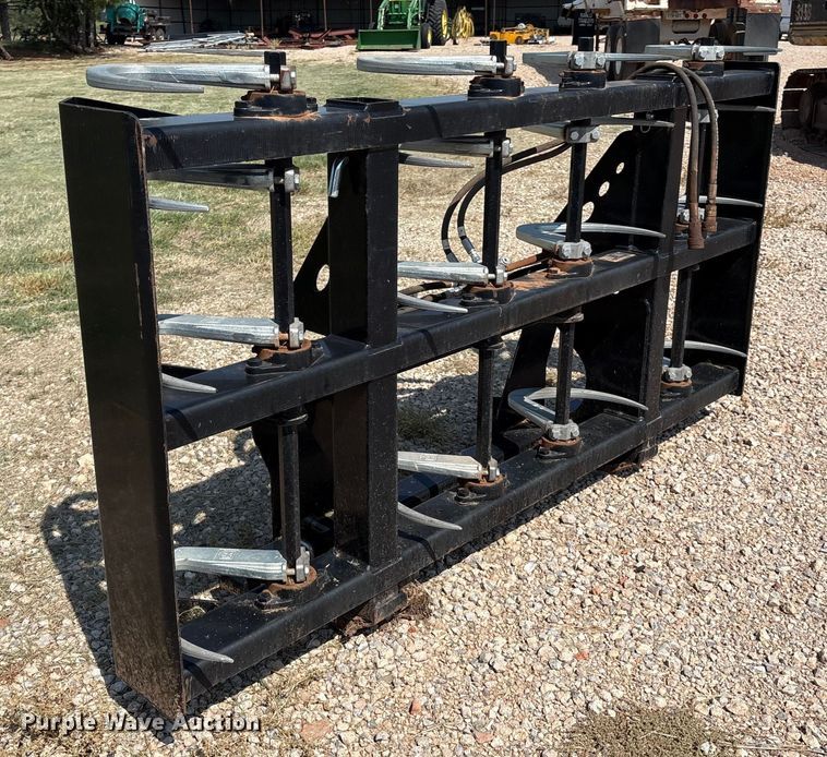 image for item DO1181 2022 Marcrest BGHD42 bale accumulator grapple