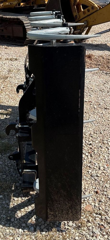 image for item DO1181 2022 Marcrest BGHD42 bale accumulator grapple